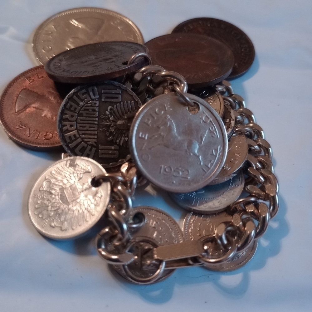 Custom Coin Bracelet From Around The World Silver Tone - Picture 3 of 3